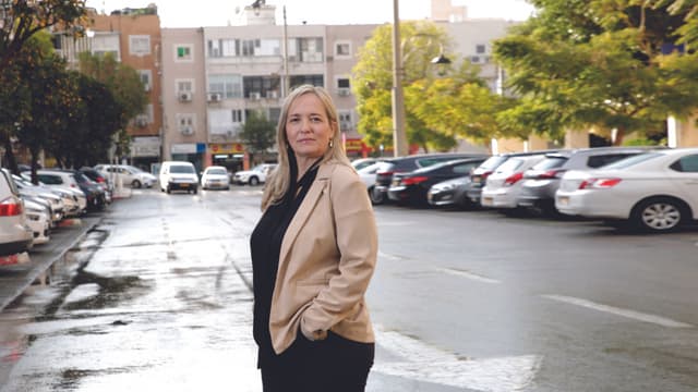 ענת זנזורי
