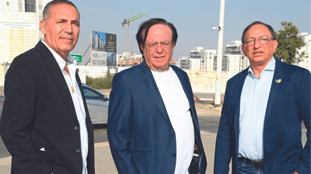 מימין: יוסי דלויה, שמעון אוזן ואלי אביסרור. מאמינים בפוטנציאל של בירת הנגב
