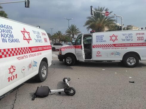 רוכב קורקינט חשמלי נפגע מרכב בצומת האיצטדיון