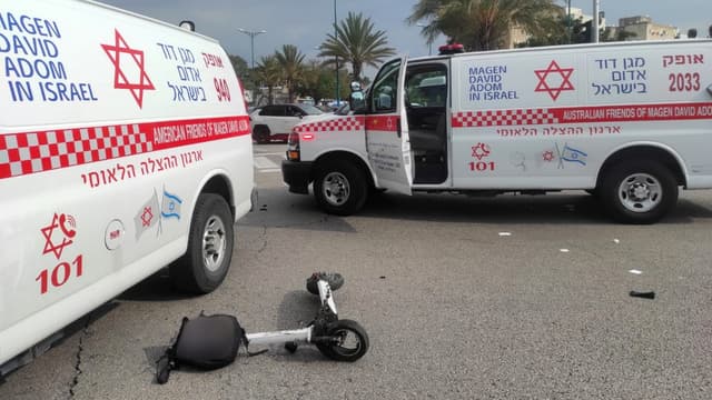 רוכב קורקינט חשמלי נפגע מרכב בצומת האיצטדיון