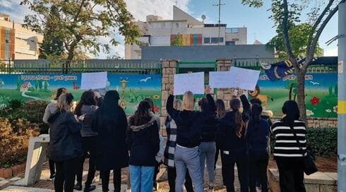  הפגנת ההורים. "המערכת לא מצליחה להחזיק את הסיפור הזה בידיים"