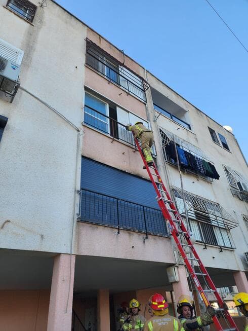 שריפה עם לכודים ברחוב זבולון בקרית אתא
