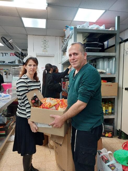 אריאל ויפעת זיו. מסייעים לנזקקים