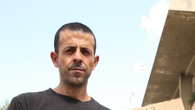 אלי מלכה. "מחמם את הלב"