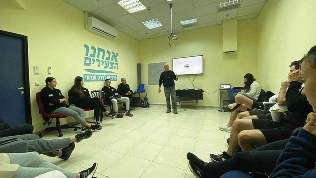 מפגש החניכים עם רס"ן (במיל') אסף מיטיב