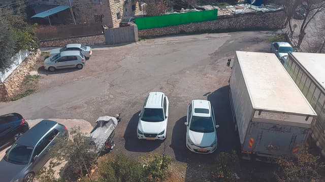 המגרש ברחוב אלעזר בן יאיר. ייבדק לשם הכשרתו כחניון 