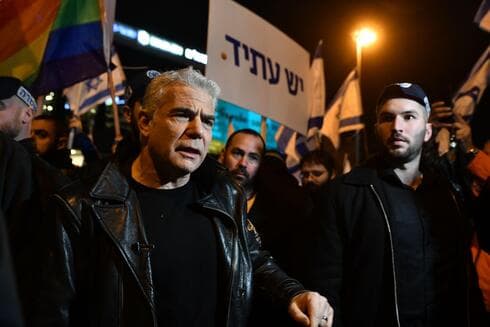 נוכחות של יש עתיד. לפיד בחורב (צילום: מחאת העם חיפה) נוכחות של יש עתיד. לפיד בחורב