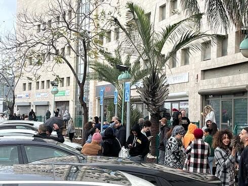 בניין הכפיר בצ'ק פוסט מפונה מאנשים