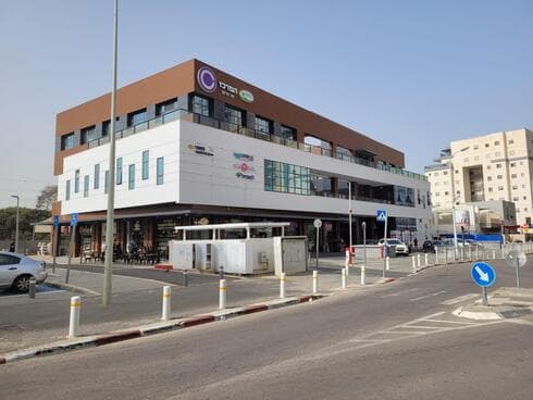 המרכז המסחרי שבו נמצאת מרפאת "מכבי דנט"