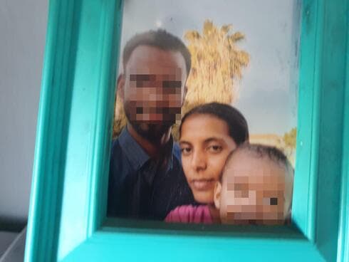 אלמייה נברט עם בעלה והתינוק