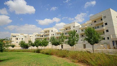 שכונת הכרמים במודיעין (צילום: רונן כרם) מצפון וממערב לה. שכונת הכרמים