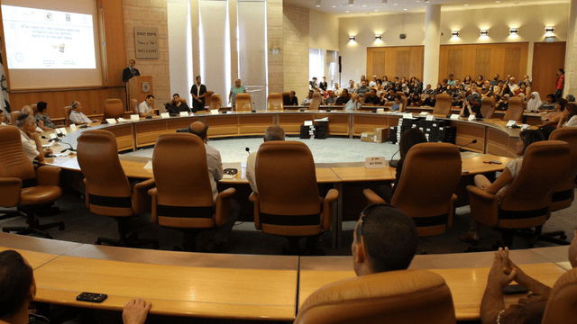 אולם מועצת עיריית ירושלים (צילום ארכיון: שלומי כהן) אולם מועצת עיריית ירושלים