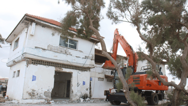 הריסת המבנים. סוף עידן 