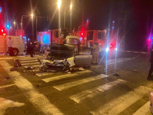 כוחות החילוץ בזירת התאונה (צילום: כיבוי אש קריות) תאונת דרכים עם לכודים בקרית מוצקין
