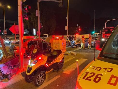זירת התאונה בקרית מוצקין (צילום: תומר דנינו, תיעוד מבצעי מד"א) זירת התאונה בקרית מוצקין