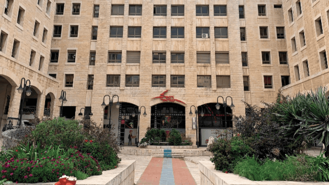 גם הוא ייסגר. סניף יפו 217 (צילום: שאטרסטוק) גם הוא ייסגר. סניף יפו 217