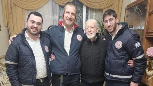 מטויי וצוות מד"א שהציל את חייו