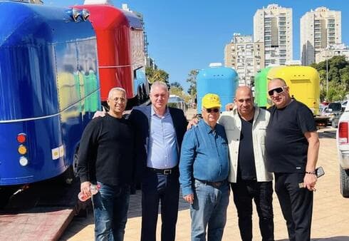 בחודש אפריל 2023 נחנך מתחם הפודטארק בקרית מוצקין (צילום: ניר שטיינברג באדיבות עיריית קריית מוצקין) משאיות המזון כבר כאן. טיילת בן גוריון