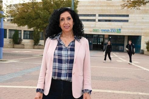 כרמית זיני, יו"ר ועד ההורים. מתנגדת להתערבות בבחירת הוועד 