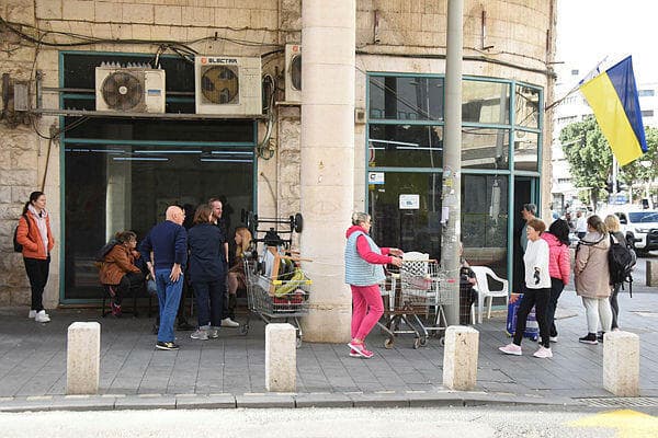 התורים ליד מרכז החירום ברחוב העצמאות