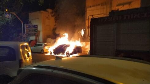 שריפת רכב ברחוב ארלוזרוב חיפה