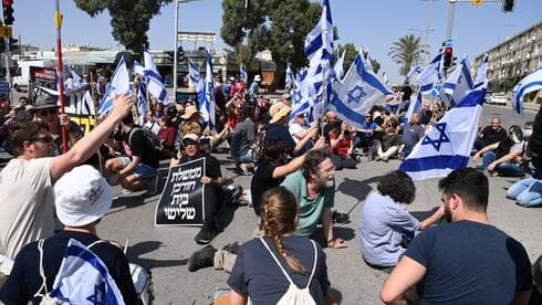 מפגינים חסמו את הכביש