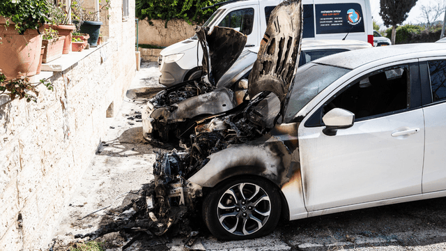 רחוב נעמי בירושלים, בקבוקי תבערה הושלכו לעבר הבתים רחוב נעמי בירושלים, בקבוקי תבערה הושלכו לעבר הבתים