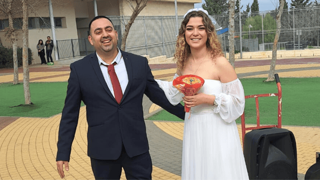 נופר בן הרוש ושלומי לוי נישאו בבית הספר בקרית אתא