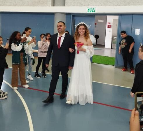 נופר בן הרוש ושלומי לוי נישאו בבית הספר בקרית אתא