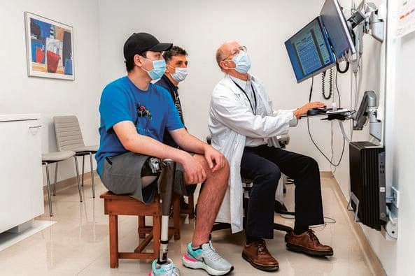 ליאור, רפאל וד"ר אנדרסון בטיפולים  
