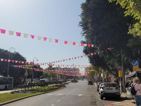 הדגלונים כבר מוכנים