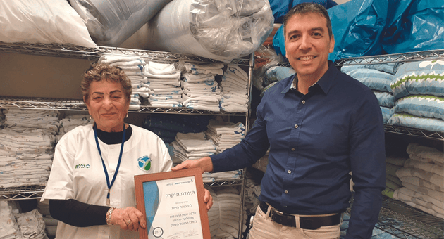 סימונה חיות ומנהל בית החולים ד"ר מאור ממן