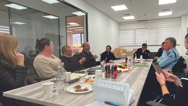המפגש עם התעשיינים
