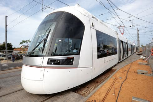 "לא שפוי". הרכבת הקלה בבת ים  