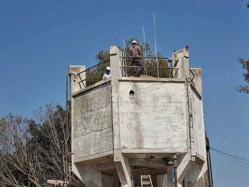 מגדל המים של נהלל (צילום: גיל נחושתן) מגדל המים של נהלל