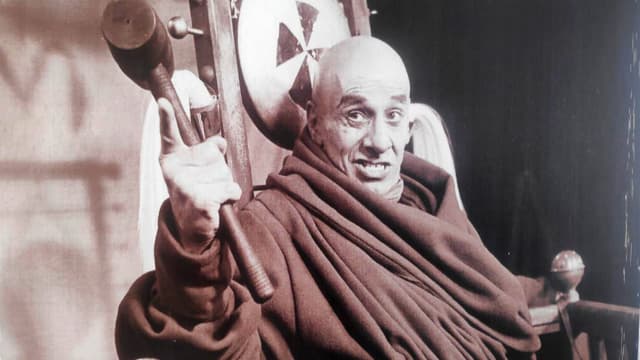 טופול בהצגת מעגל הגיר הקווקזי בתיאטרון חיפה