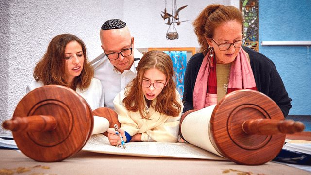 הרבה גרץ מעבירה שיעור עלייה לתורה