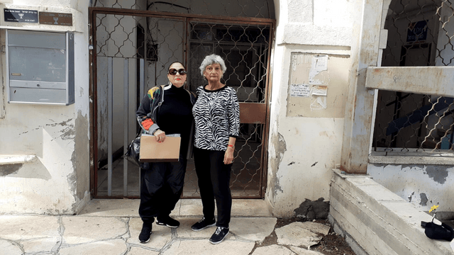 דורשות שיפוץ והנגשה. מירי ונעמי בבית מיינץ הרעוע