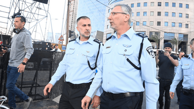 עמי אשד במהלך ההפגנה