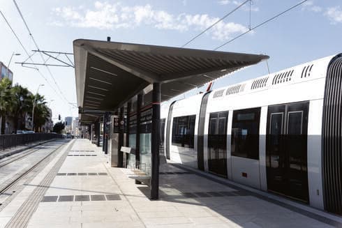 תחנה מרכזית פתח תקוה. תחנת קצה של הקו שנמצאת בסמוך לתחנה המרכזית הישנה, על שטחה צפויה לקום בשנים הקרובות התחנה המרכזית החדשה. צפויה להיות העמוסה בעיר
(נת"ע) תחנה מרכזית פתח תקוה