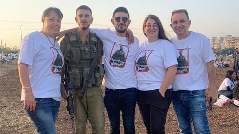 יהודה משה עם משפחתו