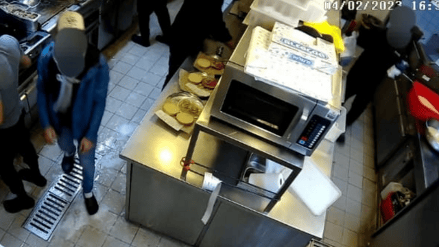 אחד העובדים שתועדו במבצע המשטרתי