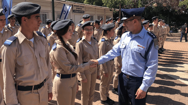 החיילים יעברו לכרמיאל. טכס בבית הספר הטכני של חיל האוויר