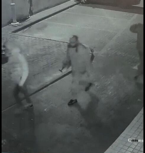 הנאשמים בדרך למקום המפגש 