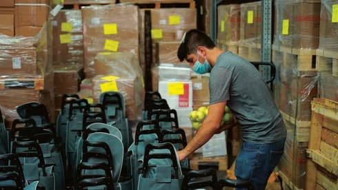 הכנת סלי מזון בחב"ד הכנת סלי מזון בחב"ד
