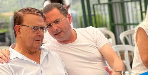 רומן פרס עם ראש העיר סימון אלפסי 