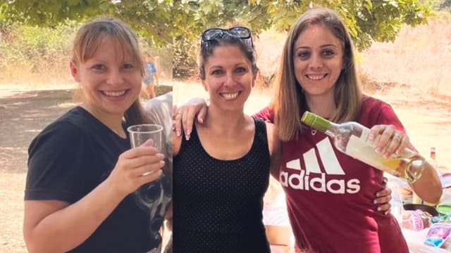 דריה (משמאל) עם חברותיה דניאלה וגאולה