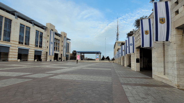 כיכר ספרא בניין עיריית ירושלים