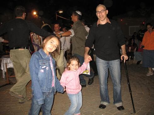 מאיר עם בנותיו