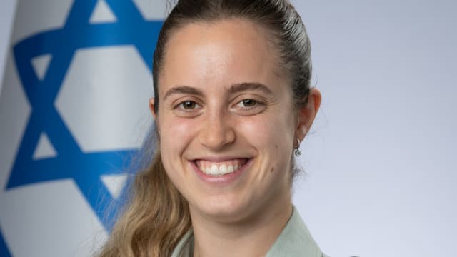 סרן מאיה ויקי מרום מכפר סבא